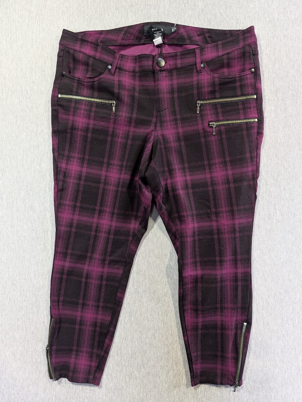 Torrid Plaid Cropped Pants Women's 18R Purple Black Zip Ankle Pockets